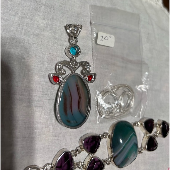 Absolutely Gorgeous Matching Necklace and Bracelet pieces by Hermosa. - Picture 13 of 16